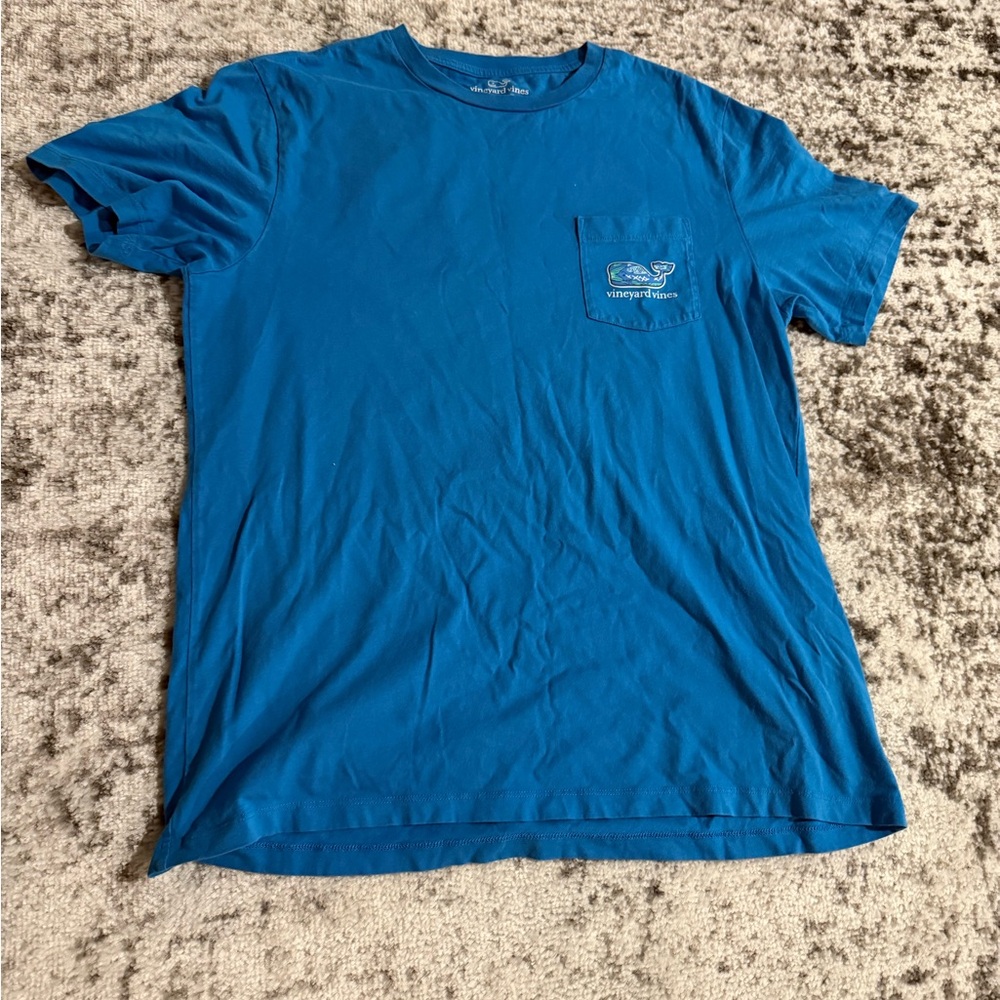 Vineyard vines t shirt